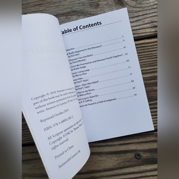 📚 A Pocket Guide To Dinosaurs - Picture 2 of 3